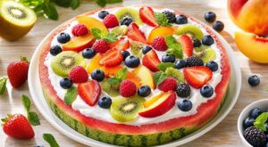 Cet été, ne servez plus ce fruit d’été nature : ce dessert sans four au yaourt est devenu la star de mes fins de repas