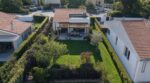 Cette erreur avec votre pergola au fond du jardin peut faire sonner la mairie chez vous en quelques mois
