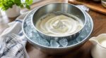 Chantilly qui retombe en 10 minutes : ce geste méconnu à faire sur le bol avant même de sortir le fouet