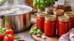Conserves maison : cette étape oubliée des anciens avec vos bocaux de sauce tomate évite un danger que beaucoup ignorent