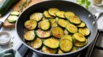 Courgettes à la poêle : cette erreur que tout le monde fait les rend molles, voici comment l’éviter