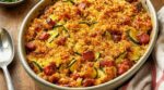 Courgettes et chorizo : ne faites plus de gratin, cette couche croustillante prête en 30 min change tout au dîner