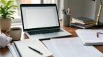 Écriture en ligne : cette habitude qui rend votre voix d’auteur invisible… et fait fuir vos meilleurs lecteurs