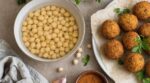 Falafels qui se transforment en bouillie : cette erreur avec la boîte de pois chiches qu’un simple bol d’eau évite