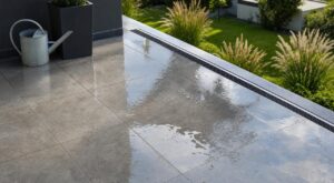 Fin d’été : ce test sur votre terrasse révèle un défaut invisible avant les pluies d’automne qui abîment tout