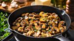Fini les champignons qui nagent dans leur eau : cette astuce d’Etchebest les rend fermes, dorés et caramélisés