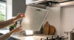 Hotte qui n&rsquo;aspire plus : ce test du filtre métallique, utilisé par les réparateurs, évite pannes et risque d&rsquo;incendie
