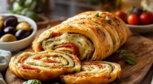 Invités à l’improviste : ce roulé feuilleté à l’italienne prêt en 10 min sauve tous mes apéros