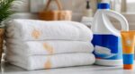 Je javellisais mes serviettes de plage blanches : cette info cachée sur ma crème solaire explique les taches rouille