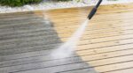 Je nettoyais ma terrasse au nettoyeur haute pression : ce test m&rsquo;a expliqué pourquoi elle grisait deux fois plus vite