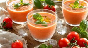 Les soirs de canicule, je ne sers plus que ces verrines de mousse de tomate glacée prêtes en 10 minutes