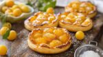Mini tartes aux mirabelles prêtes en 20 min : ce geste les garde ultra croustillantes et tout le monde veut la recette
