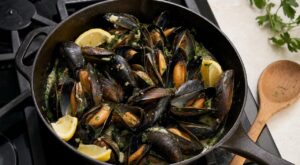 Moules : arrêtez de les faire bouillir, ce chef étoilé révèle la cuisson minute qui les rend enfin juteuses