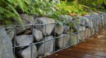 Muret en gabions : ce que j’ai découvert entre les pierres après 2 hivers, et pourquoi il ne faut plus y toucher