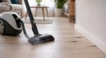 Parquet stratifié : cette habitude rassurante avec le nettoyeur vapeur fait gonfler vos lames en silence