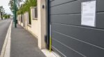 Portail électrique au ras du trottoir : cette règle de recul ignorée peut vous forcer à tout démolir