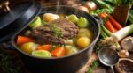 Pot-au-feu à l’ancienne : ce morceau de bœuf et ce geste interdit qui rendent la viande ultra fondante