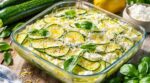 Quand il fait 30 °C, ne faites plus cuire vos courgettes : ce faux gratin froid ricotta-parmesan va vous sauver l’été