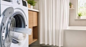 Rideau de douche moisi : arrêtez de le jeter, ce lavage méconnu le sauve et vous fait gagner jusqu’à 20 € par an