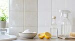 Salle de bains : vous ruinez vos joints avec la Javel, ces 5 ingrédients du placard les blanchissent sans frotter