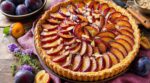Tarte aux prunes de fin d’été : ce secret tout simple qui évite la pâte détrempée et fait l’unanimité