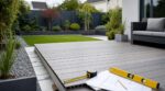 Terrasse composite au fond du jardin : cette erreur de pose invisible a coûté 9 000 € à votre voisin
