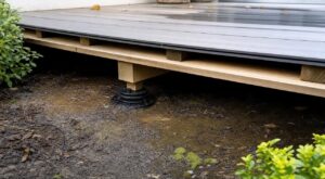 Terrasse composite montée en 2 jours : ce détail oublié sous les lames m’a valu odeur de cave et risque de 9 000 €