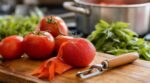 Tomates épluchées : cette erreur avec votre économe les massacre, le geste du maraîcher à copier