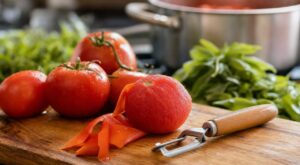 Tomates épluchées : cette erreur avec votre économe les massacre, le geste du maraîcher à copier