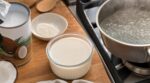 Vous coupez le feu dès que ça frémit ? Cette erreur avec le lait de coco ruine votre panna cotta végétale