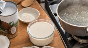 Vous coupez le feu dès que ça frémit ? Cette erreur avec le lait de coco ruine votre panna cotta végétale