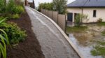 Allée de jardin : ce simple rehaussement lors de vos travaux peut déclencher un conflit de voisinage et un huissier