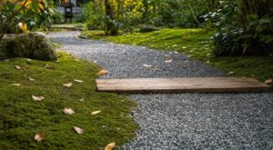 Allée de jardin envahie de mousse : ce geste méconnu des paysagistes en septembre remplace tous vos produits