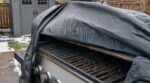 Barbecue : si vos grilles sont rouillées chaque printemps, c’est ce réflexe avec la housse qu’il faut changer d’urgence