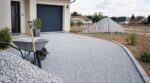 Cailloux gratuits d’un chantier pour refaire votre allée : cette astuce peut vous valoir des ennuis avec l’urbanisme