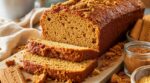 Ce cake aux biscuits épicés, ultra moelleux et prêt en 15 min, va vous faire oublier le quatre-quarts