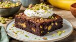 Ce dessert au chocolat noir, banane et pistache fait mieux qu’un gâteau de pâtissier avec seulement 3 ingrédients