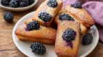 Ce gâteau aux mûres, plus moelleux qu’un quatre-quarts et plus parfumé qu’un muffin : l’erreur qui ruine le goûter