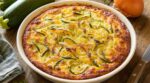 Ce gâteau salé courgettes-semoule prêt en 10 min va sauver vos soirs de fatigue (si vous évitez cette erreur)