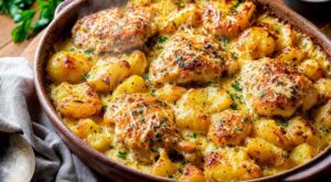Ce plat au poulet et pommes de terre smashées au parmesan repart toujours vide : le geste qui change tout