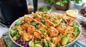 Cette salade saumon riz croustillant à l'Air Fryer va changer votre façon de le cuisiner en septembre