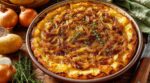 Cette tarte aux oignons sans pâte bluffe tout le monde : ce légume du placard remplace tout, sauf si vous ratez ce geste