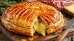 Cette tourte jambon cru-Beaufort au cœur coulant : le geste interdit qui détruit son feuilletage croustillant