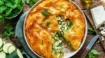 Courgettes, feta, menthe : ne faites plus jamais de quiche classique, ce plat du soir croustillant les enterre