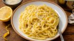 Frigo vide : ce plat de pâtes « sans sauce » des Italiens bluffe tout le monde et ne coûte presque rien