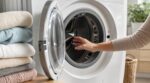 Machine à laver : ce geste oublié dans le tambour que les réparateurs supplient de refaire pour sauver votre appareil
