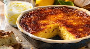 Ne jetez plus votre pain dur : ce lait que ma voisine corse verse dessus se transforme en dessert bluffant