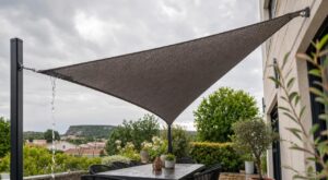 Personne ne décroche plus sa voile d’ombrage en septembre grâce à cette inclinaison méconnue qui évite la casse