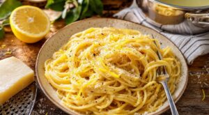 Plus de crème au frigo ? Cette astuce italienne citron-parmesan donne une sauce de pâtes folle sans crème en 15 min