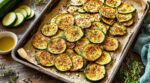 Septembre : vous faites encore revenir ce légume à la poêle, cette astuce au four le change en chips d’apéro croquantes